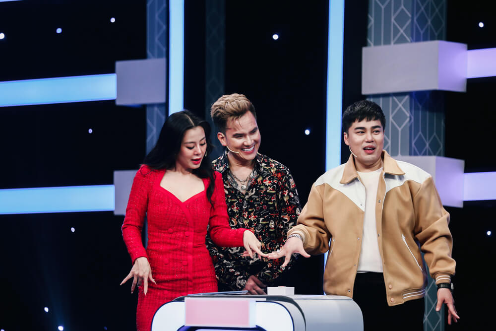 Trần Anh Huy kết hợp cùng “Kiều nữ làng hài” Nam Thư cầm trịch show kiến thức