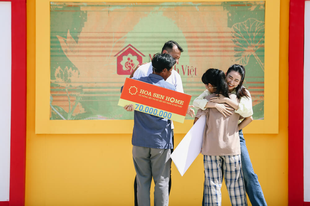 Mái ấm gia đình Việt: Thủ môn Tấn Trường, Hà Thu hợp sức mang về hơn 120 triệu cho trẻ mồ côi