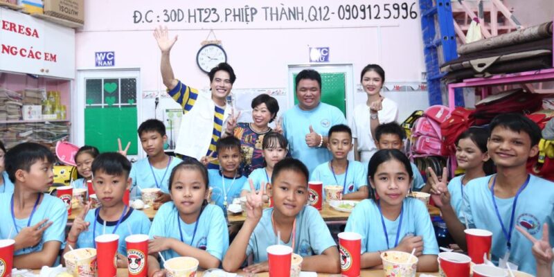 Quán ăn hạnh phúc: Phi Phụng, Võ Tấn Phát thích thú khi cô chủ tiệm bánh tài trợ bánh kem sinh nhật cho lớp học tình thương