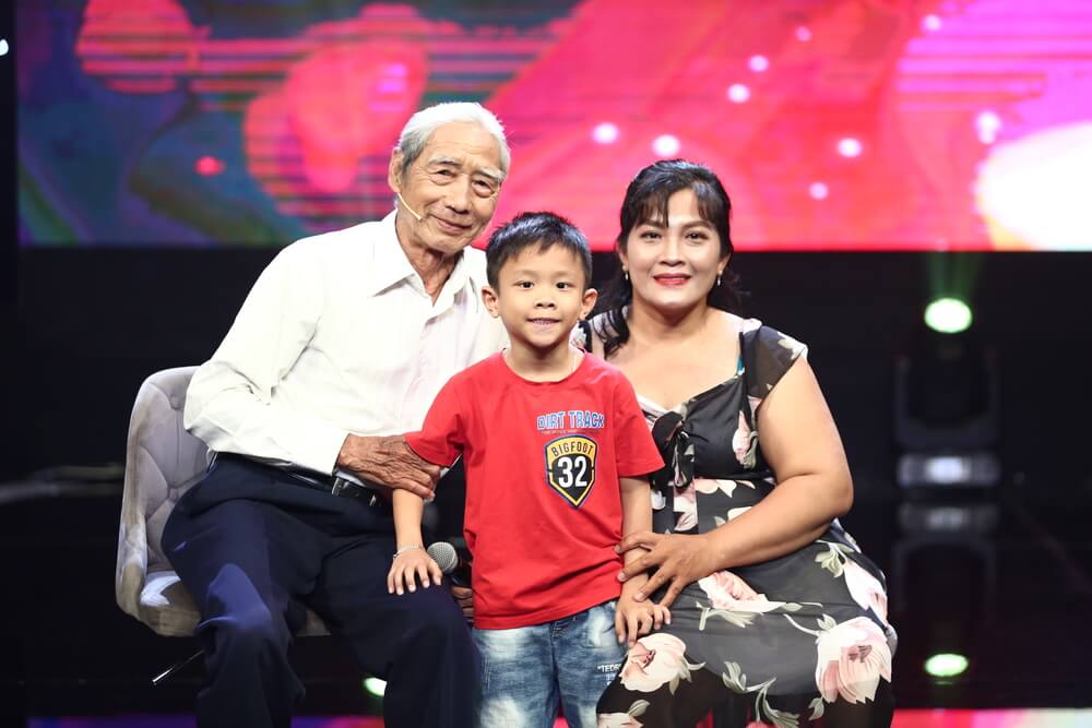 Sân khấu đầu tiên: MC Vũ Mạnh Cường khâm phục ‘ông tiên’ đã dành hơn 20 năm giúp đỡ người khuyết tật