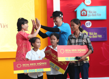 Mái ấm gia đình Việt: Tuấn Tú và Thanh Hương góp sức mang về 115 triệu đồng cho các em nhỏ mồ côi