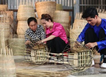 Bách nghệ kỳ thú: MC Quang Huy đưa Tôn Tuấn Kiệt, Gia Linh khám phá làng nghề trăm năm tại Củ Chi