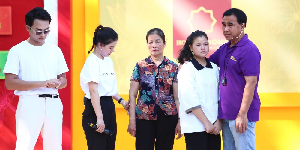 Mái ấm gia đình Việt: MC Quyền Linh tức giận người cha, người mẹ bỏ đi để con mồ côi khi còn quá nhỏ 