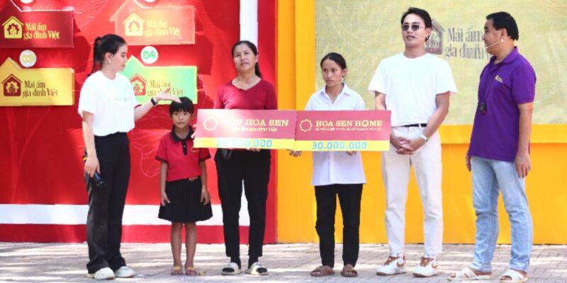 Mái ấm gia đình Việt: Nguyễn Anh Tú và Linh Hương góp sức mang về 85 triệu đồng cho các em nhỏ mồ côi