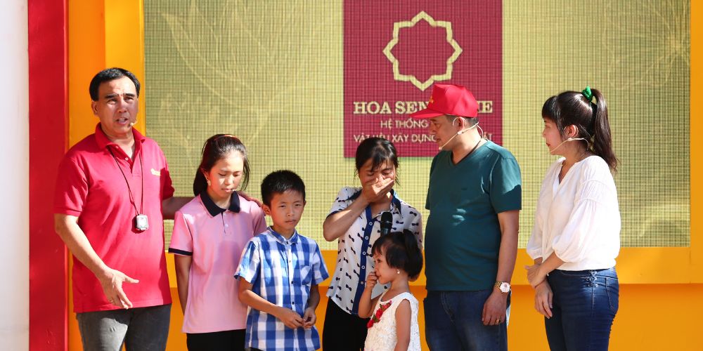 Mái ấm gia đình Việt: Ước mơ nuôi con được ăn học “đến nơi đến chốn” của người mẹ tâm thần khiến Quyền Linh xúc động