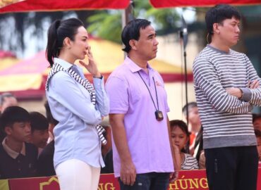 Mái ấm gia đình Việt: Diễn viên Quách Ngọc Tuyên và hoa hậu Ngọc Diễm xúc động khi chứng kiến hoàn cảnh các em nhỏ mồ côi