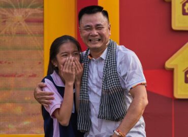 Mái ấm gia đình Việt: Tuổi thơ ở cùng bà, tập bán kem, xách vữa khiến NSND Tự Long sớm trưởng thành