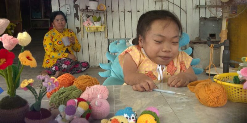 Thần Tài Gõ Cửa: Cô bé mắc bệnh hiểm nghèo “vượt lên chính mình” kiếm sống bằng nghề móc hoa len