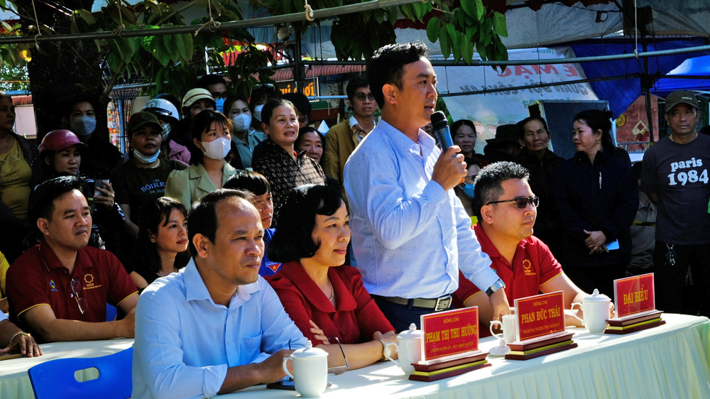 Hàng ngàn người dân Đạ Tẻh háo hức tham dự chương trình “Mái ấm gia đình Việt”