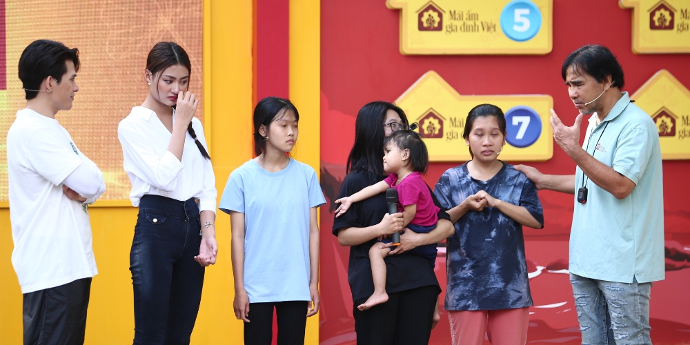 Mái ấm gia đình Việt: Ca sĩ Quốc Thiên tặng nóng 90 triệu vì đồng cảm với nỗi đau của trẻ em mồ côi