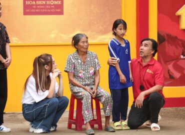 Mái ấm gia đình Việt: MC Quyền Linh giữ lời hứa, xây nhà mới, mua tặng xe đạp cho em nhỏ mồ côi cha