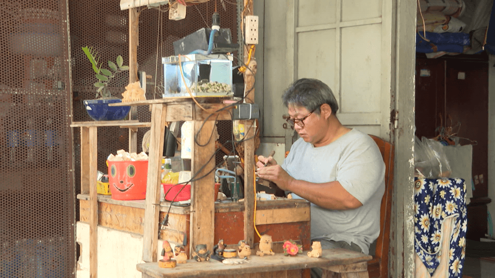 Thần Tài Gõ Cửa: Người đàn ông tật nguyền học nghề thủ công mỹ nghệ nuôi sống cả gia đình