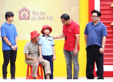 Mái ấm gia đình Việt: MC Quyền Linh, nhạc sĩ Đông Thiên Đức và VĐV Nguyễn Thị Thật xúc động khi chứng kiến hoàn cảnh của các em nhỏ mồ côi