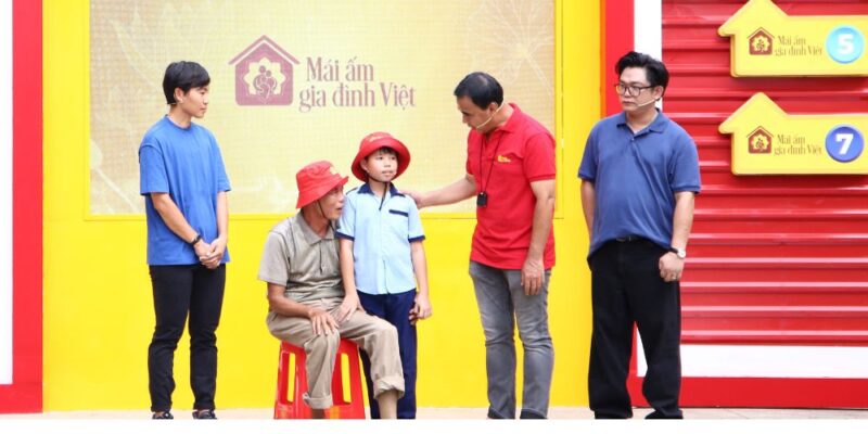 Mái ấm gia đình Việt: MC Quyền Linh, nhạc sĩ Đông Thiên Đức và VĐV Nguyễn Thị Thật xúc động khi chứng kiến hoàn cảnh của các em nhỏ mồ côi