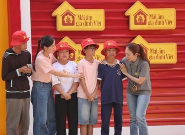 Mái ấm gia đình Việt: 3 đứa trẻ mồ côi mẹ, cha bỏ đi biệt tăm, phải tự mình bán vé số mưu sinh