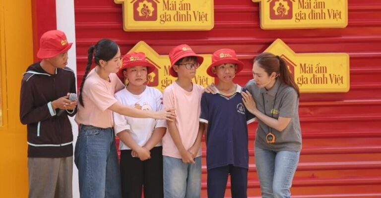 Mái ấm gia đình Việt: 3 đứa trẻ mồ côi mẹ, cha bỏ đi biệt tăm, phải tự mình bán vé số mưu sinh