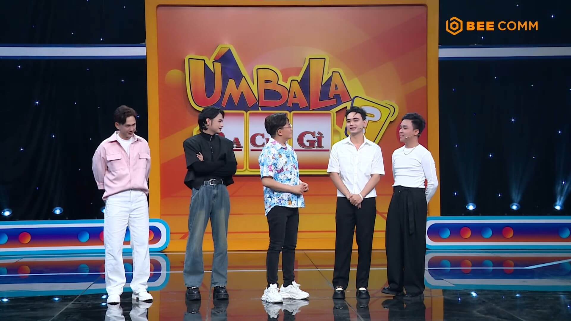 "Úm Ba La Ra Chữ Gì?": Ca sĩ Hồ Khắc Tùng – Hoàng Thắng gây bất ngờ ở vòng thi quyết định