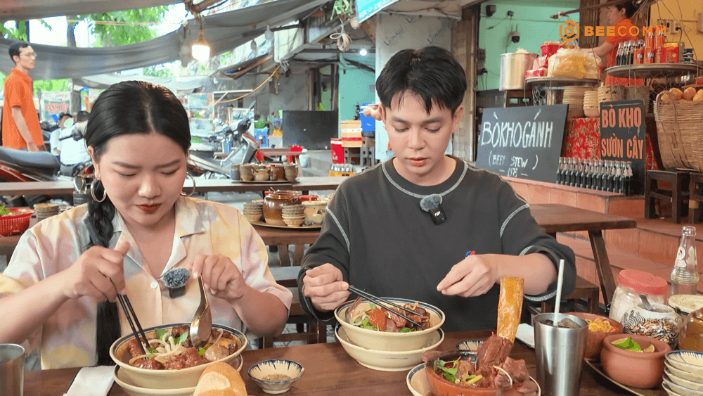 Cùng Tuấn Kiệt và Chen Ru Lu khám phá món bao tử cá chiên giòn trứ danh tại chung cư Ngô Gia Tự