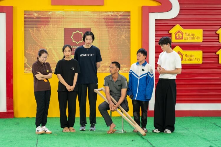 Hơn 400 triệu đồng được trao tặng cho các em nhỏ mồ côi trong tập 139 Mái ấm gia đình Việt