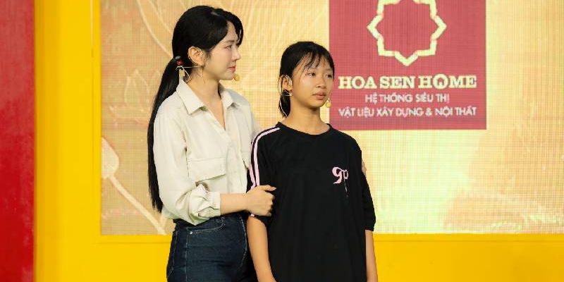 Lê Bống xúc động nhắc về tuổi thơ trong căn tập thể cũ, ngập nước thải đêm 30 Tết