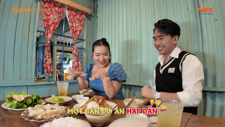 Thanh Nhí và Chen Ru Lu khâm phục cô chủ tiệm bánh khởi nghiệp ở tuổi 18