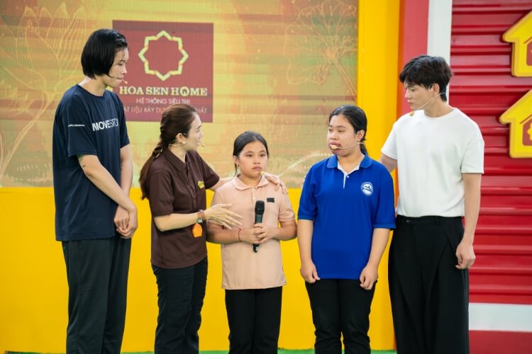 Tuấn Cry kể về tuổi thơ sớm mất cha, từng giận mẹ vì bận rộn công việc