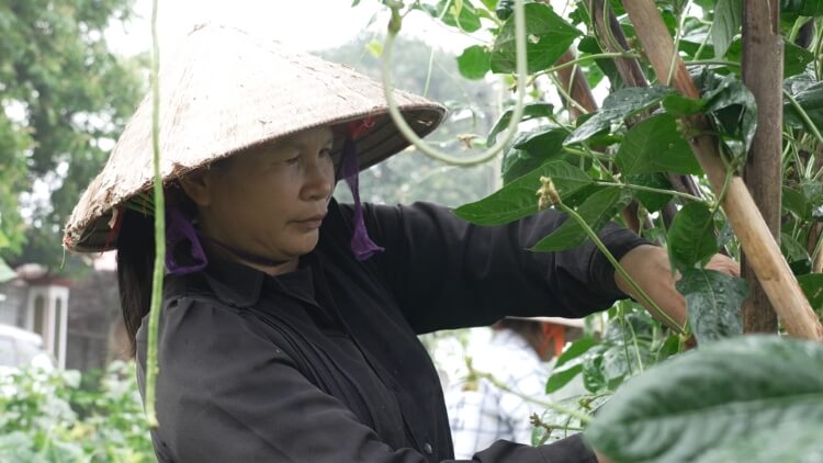 Tuấn Cry kể về tuổi thơ sớm mất cha, từng giận mẹ vì bận rộn công việc