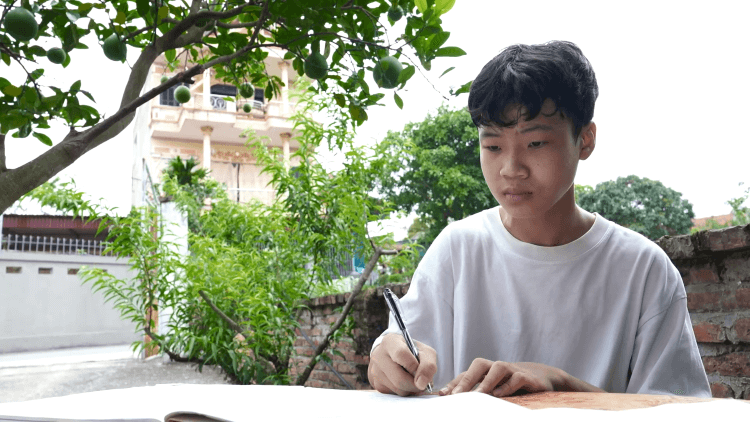 Ước mơ trở thành bác sĩ của những em nhỏ sớm thiếu thốn tình thân khiến nhiều người nghẹn lòng