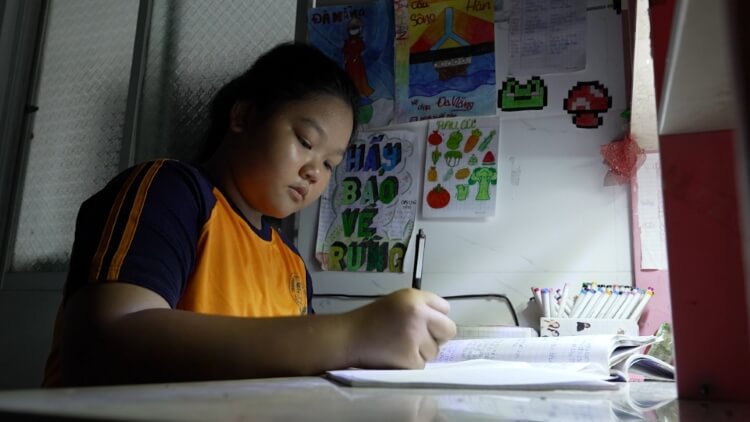 Đại Nghĩa, Ma Ran Đô và Nguyễn Duyên Quỳnh nhói lòng trước cảnh em nhỏ vừa học vừa gồng gánh gia đình vì cha mẹ bệnh nặng