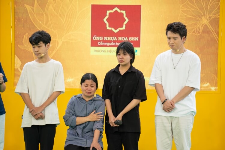 Ước mơ trở thành bác sĩ của những em nhỏ sớm thiếu thốn tình thân khiến nhiều người nghẹn lòng