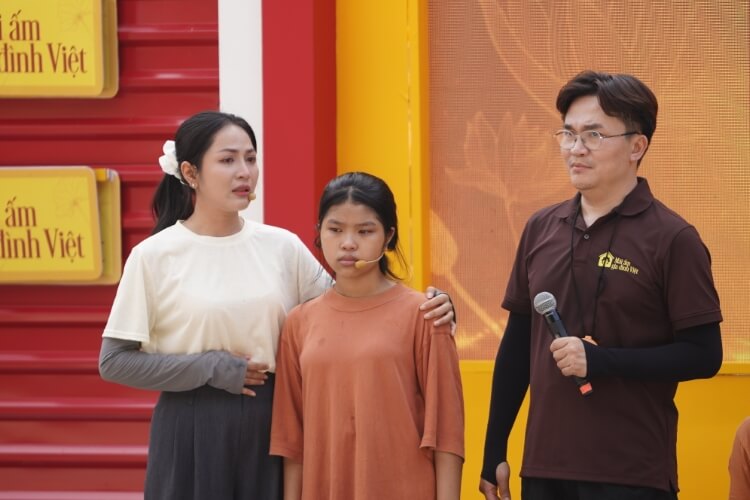 Đại Nghĩa, Ma Ran Đô và Nguyễn Duyên Quỳnh nhói lòng trước cảnh em nhỏ vừa học vừa gồng gánh gia đình vì cha mẹ bệnh nặng