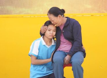 Nỗi lo bơ vơ, sợ bà mất của cô bé 13 tuổi chưa từng cảm nhận được tình cảm cha mẹ khiến nhiều người quặn lòng
