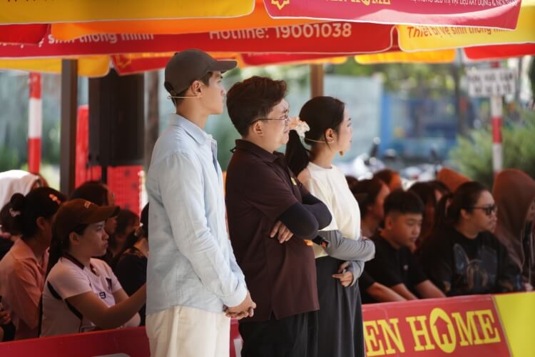 Đại Nghĩa, Ma Ran Đô và Nguyễn Duyên Quỳnh nhói lòng trước cảnh em nhỏ vừa học vừa gồng gánh gia đình vì cha mẹ bệnh nặng