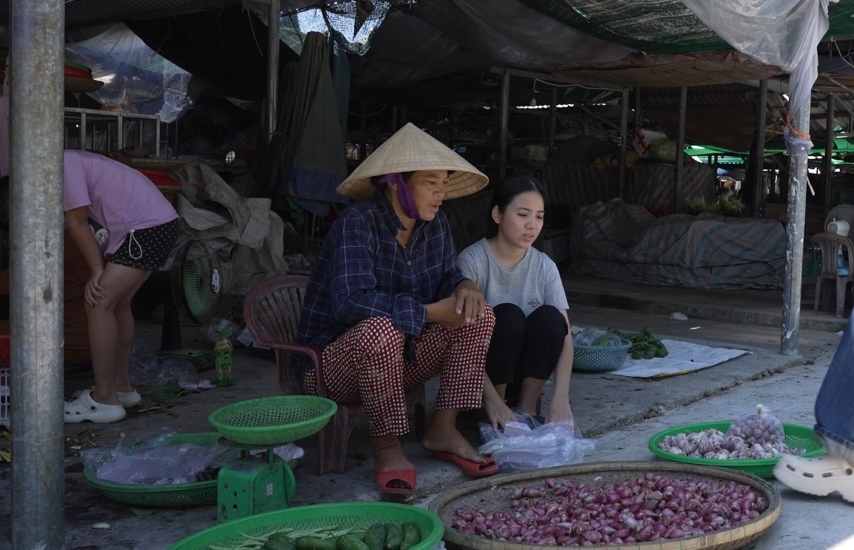 Đại Nghĩa, Lona Kiều Loan bật khóc trước cô bé mồ côi cha, mẹ nằm viện, một mình đơn độc tham gia Mái ấm gia đình Việt