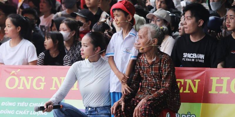 Cậu bé mồ côi ước mơ làm đầu bếp, nấu một bữa ngon cho bà cố 83 tuổi khiến Ngọc Châu nghẹn lòng