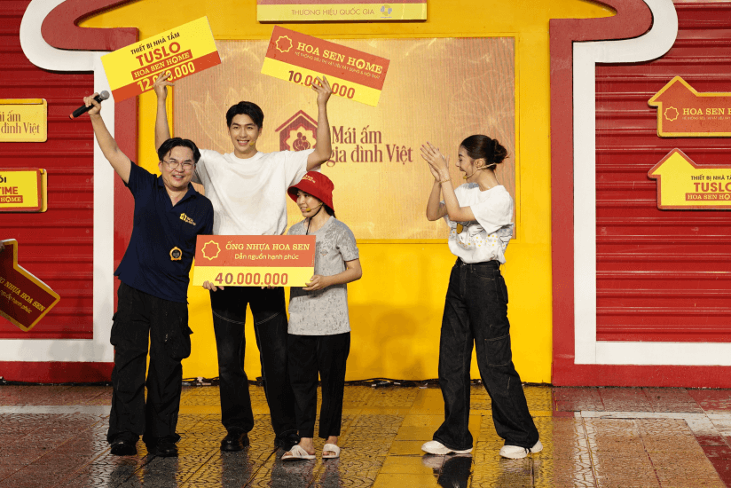 Mái ấm gia đình Việt Bé gái 8 tuổi lần đầu được tổ chức sinh nhật, bật khóc cầu mong mẹ khỏe mạnh