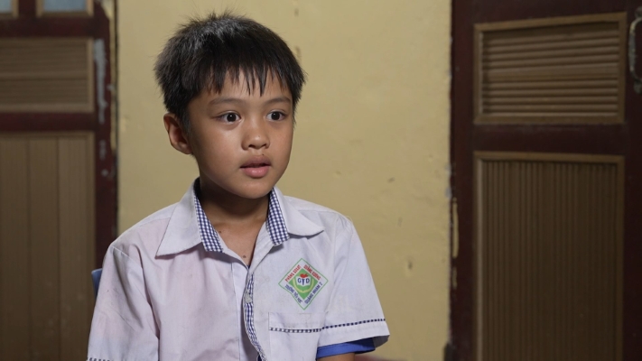 Đại Nghĩa, Quang Hà và Đồng Ánh Quỳnh nặng lòng trước cảnh người phụ nữ khuyết tật gồng gánh nuôi 2 con sau khi chồng mất
