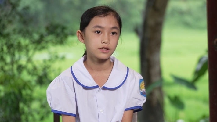 Lâm Vỹ Dạ bật khóc, Hoàng Thùy xót xa khi chứng kiến cảnh thiếu thốn tình cảm gia đình của các bé mồ côi