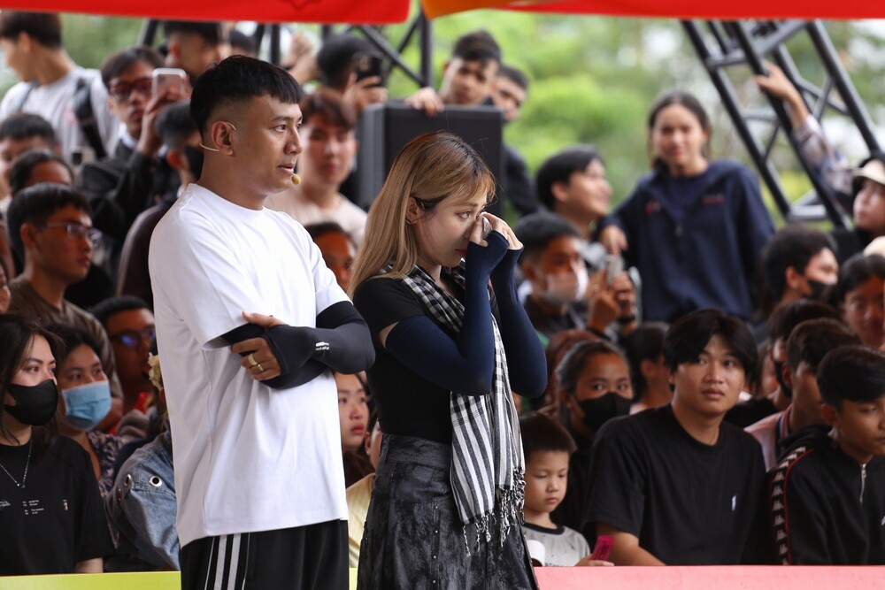 Huỳnh Lập làm thơ, Tiêu Minh Phụng hát cải lương để kêu gọi quyên góp ủng hộ các em nhỏ mồ côi