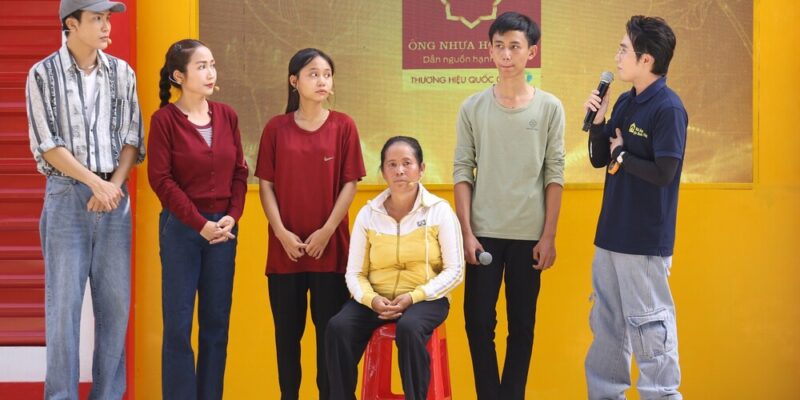 Huỳnh Lập làm thơ, Tiêu Minh Phụng hát cải lương để kêu gọi quyên góp ủng hộ các em nhỏ mồ côi