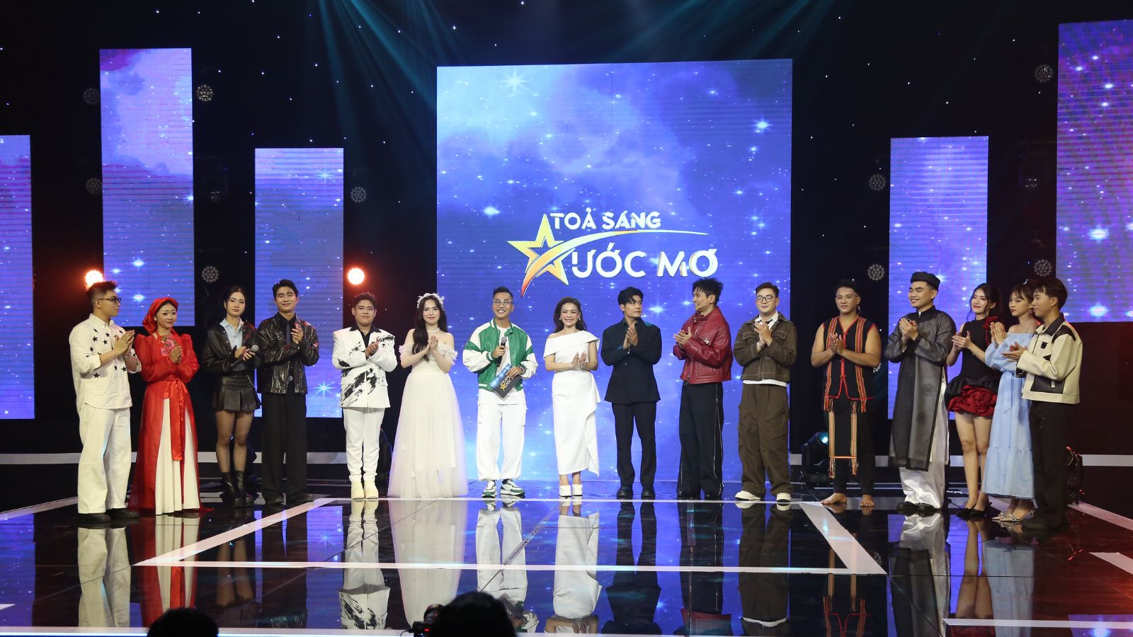 “Tỏa Sáng Ước Mơ” mùa 4: Lâm Hùng bối rối vì phải sửa điểm 3 lần, Top 12 lộ diện đầy kịch tính