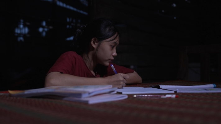 Ốc Thanh Vân, Huỳnh Lập và Tiêu Minh Phụng rơi nước mắt trước nghị lực các em nhỏ mồ côi