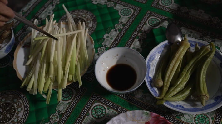 Ốc Thanh Vân, Huỳnh Lập và Tiêu Minh Phụng rơi nước mắt trước nghị lực các em nhỏ mồ côi