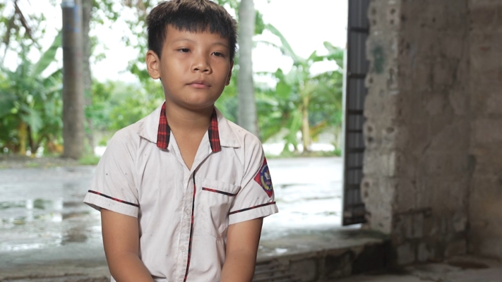 Lâm Vỹ Dạ, Đinh Mạnh Ninh và Bảo Hân nghẹn ngào trước hoàn cảnh cô bé bị suy tuyến yên, học lớp 8 nhưng chỉ nặng 15kg