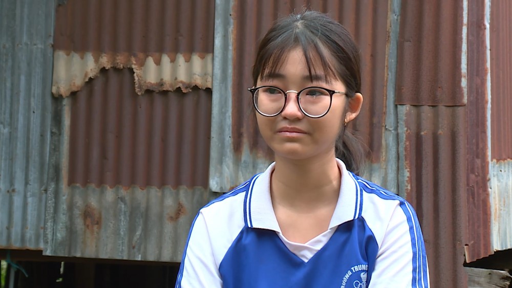 NSƯT Ốc Thanh Vân bật khóc: “Là mẹ thì không được bỏ con, dù với bất cứ lý do gì”