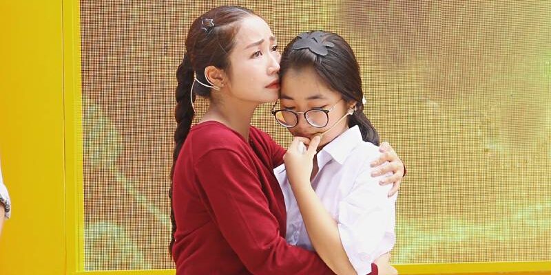 NSƯT Ốc Thanh Vân bật khóc: “Là mẹ thì không được bỏ con, dù với bất cứ lý do gì”