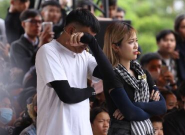 MisThy rơi nước mắt khi cô bé 10 tuổi hỏi: “Không biết mẹ có thương con không?”