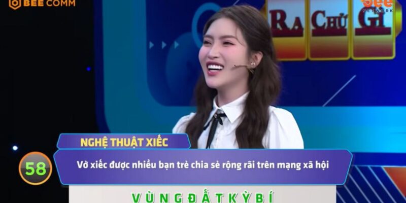 Nam MC ba thứ tiếng bứt phá đánh bại đội của Bảo Yến Rosie tại “Úm Ba La Ra Chữ Gì?”