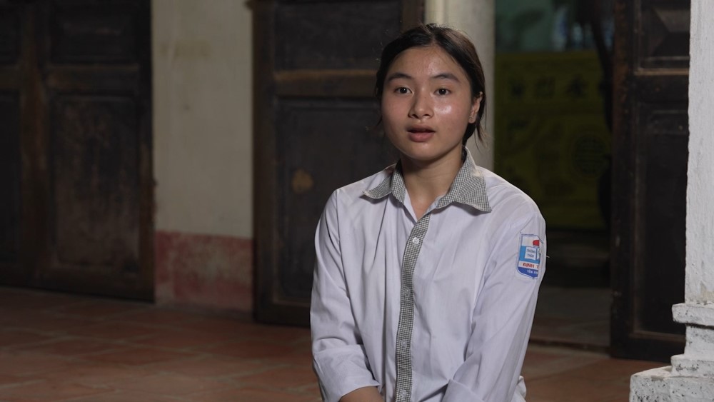 Diệu Nhi khóc nức nở trước cảnh người mẹ trẻ gồng gánh nuôi gia đình 5 người