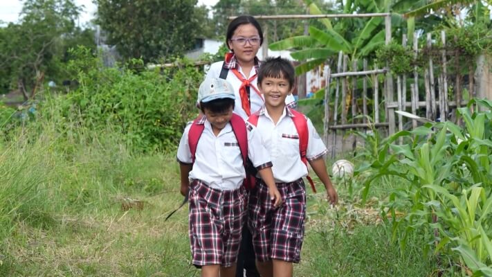 Lâm Hùng xúc động nhắc tuổi thơ mồ côi cha trong chương trình Mái ấm gia đình Việt